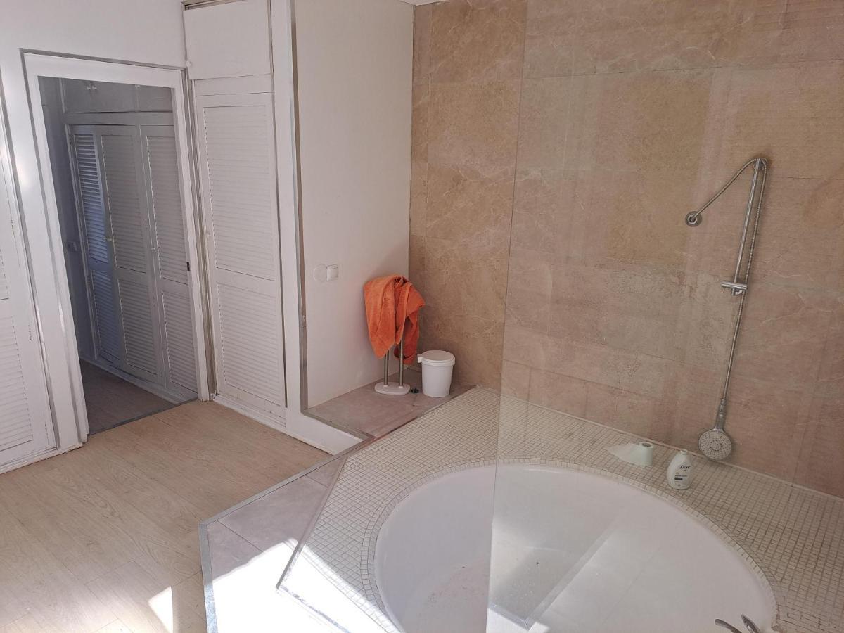 Private Suites In Huge Penthouse 1St Line Puerto Banus, Incredible Views, Jacuzzis Марбелья Экстерьер фото