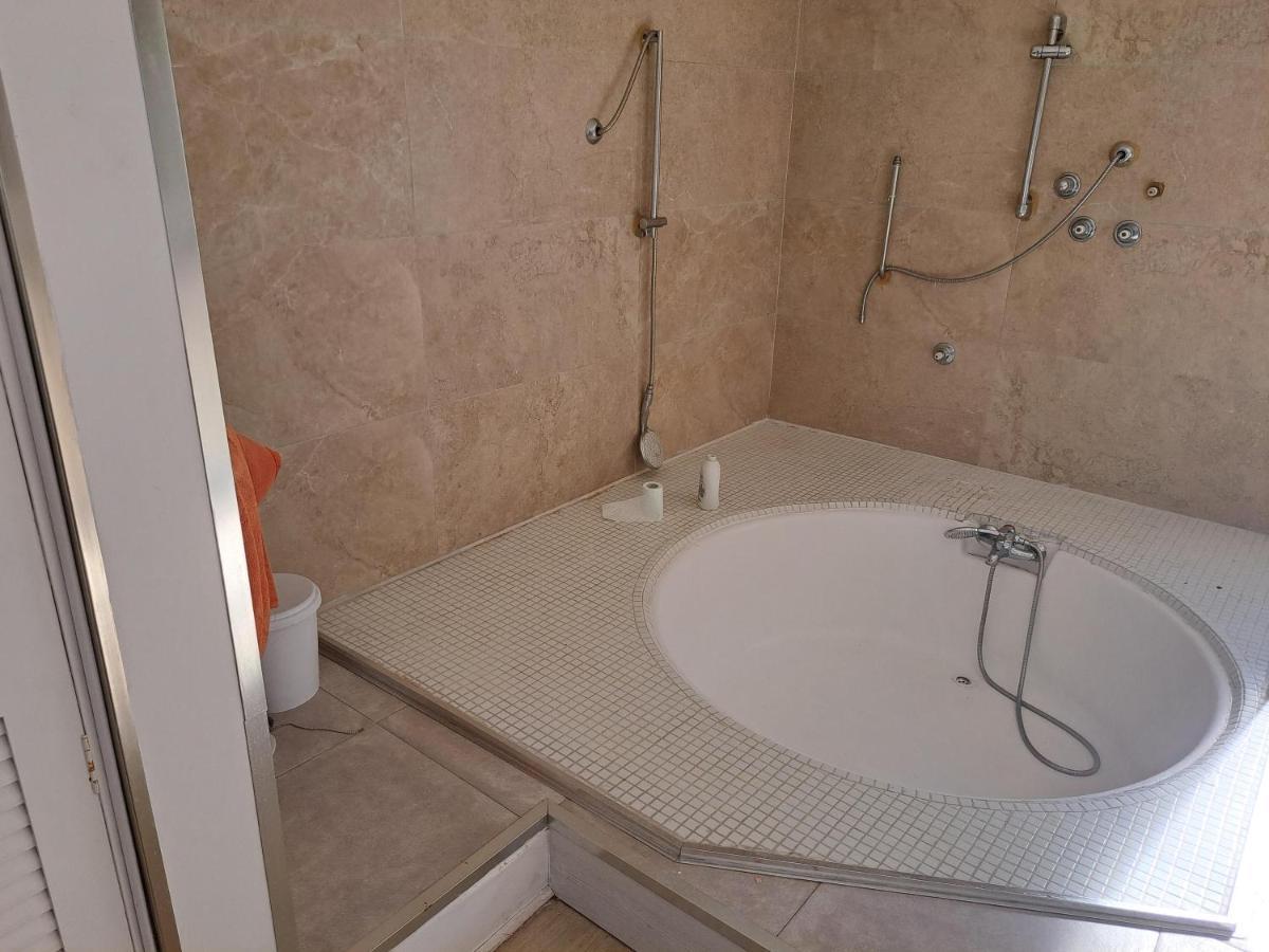 Private Suites In Huge Penthouse 1St Line Puerto Banus, Incredible Views, Jacuzzis Марбелья Экстерьер фото