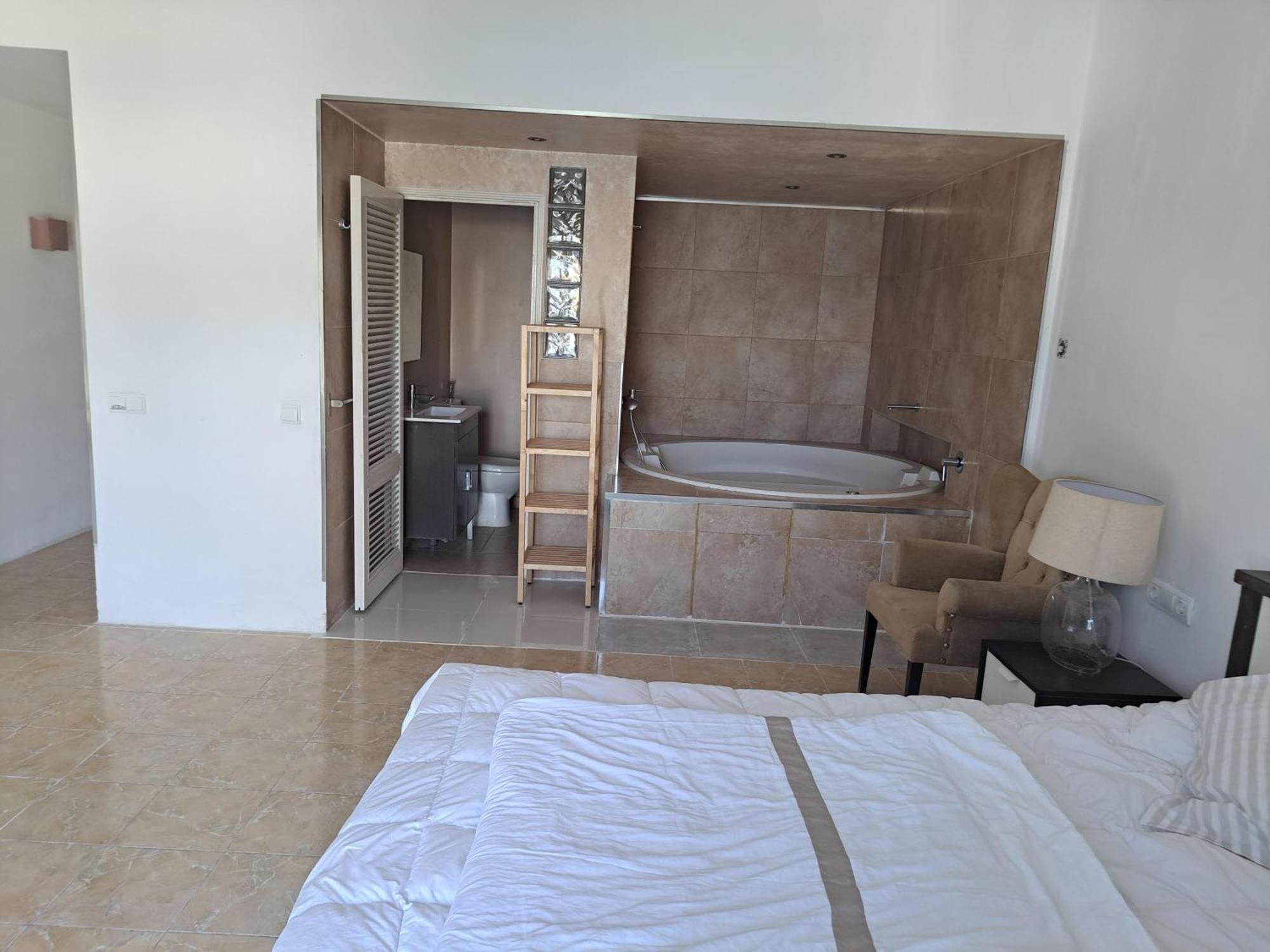 Private Suites In Huge Penthouse 1St Line Puerto Banus, Incredible Views, Jacuzzis Марбелья Экстерьер фото