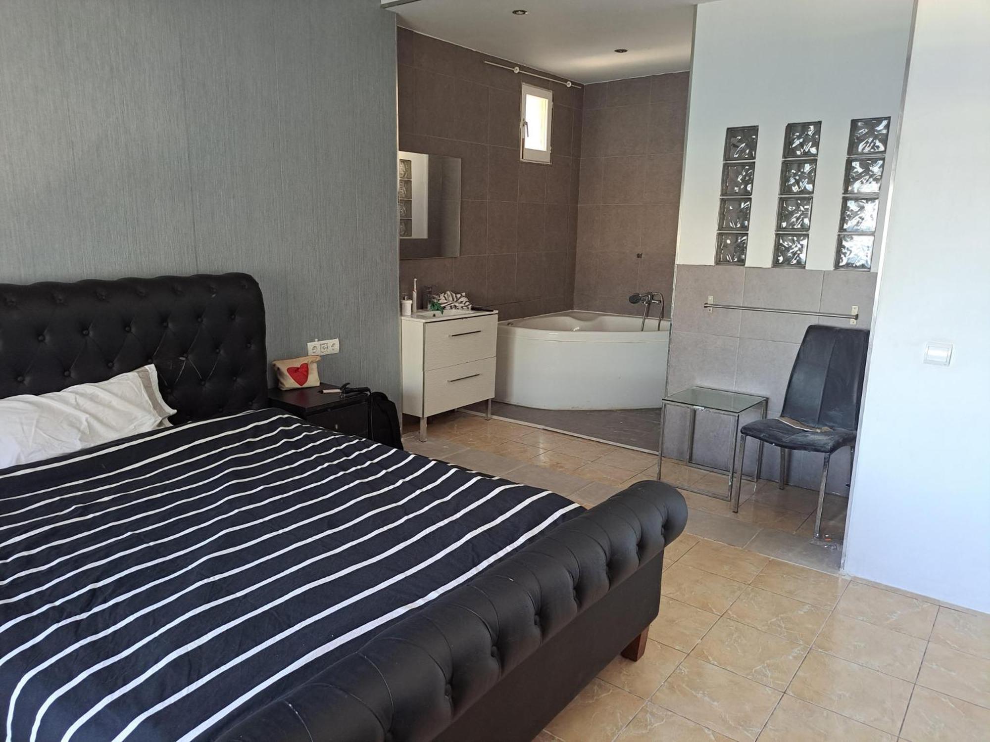 Private Suites In Huge Penthouse 1St Line Puerto Banus, Incredible Views, Jacuzzis Марбелья Экстерьер фото