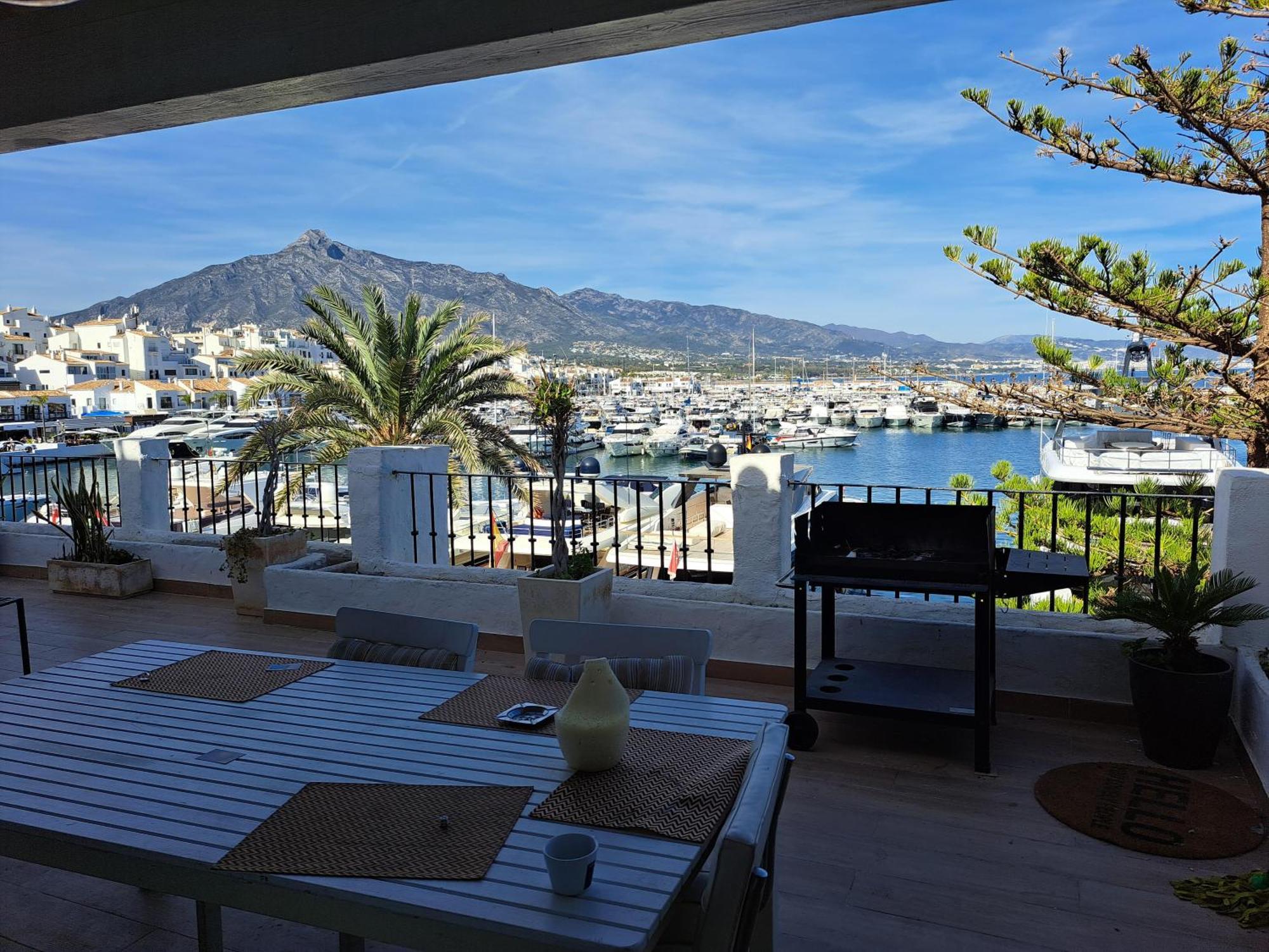 Private Suites In Huge Penthouse 1St Line Puerto Banus, Incredible Views, Jacuzzis Марбелья Экстерьер фото